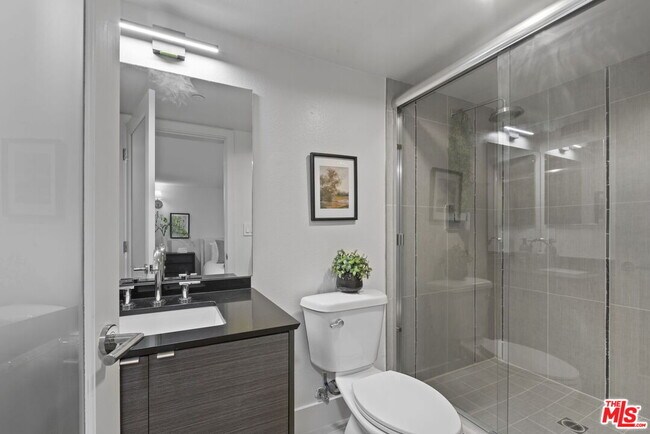 Building Photo - 600 Ridgeley Dr