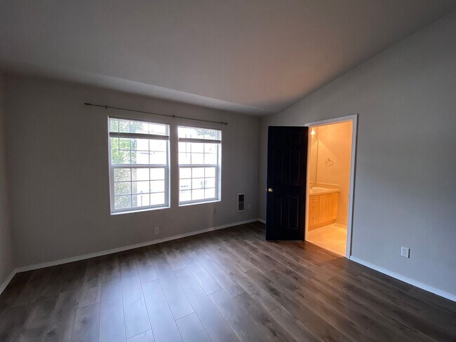 Building Photo - 14290 SW Cougar Ridge Dr