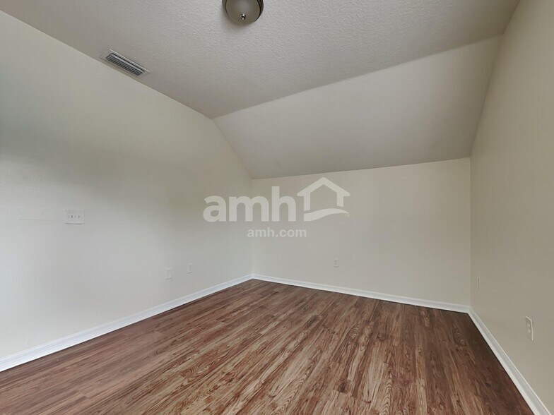 Building Photo - 10225 Summerview Cir