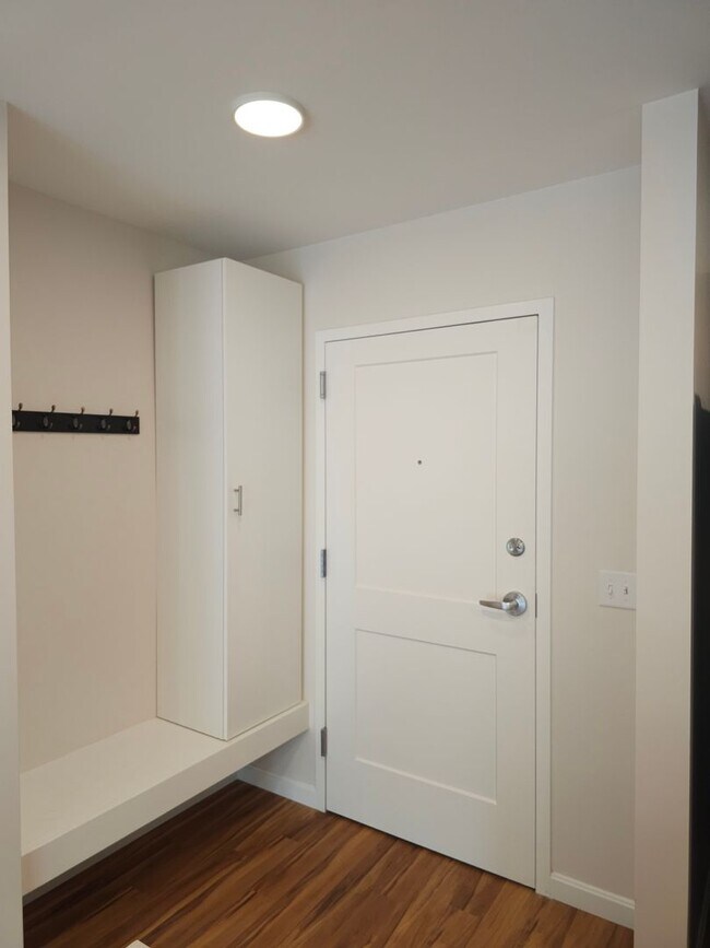 Building Photo - Village at Autumn Pond II:  One Bedroom plus Den with Balcony