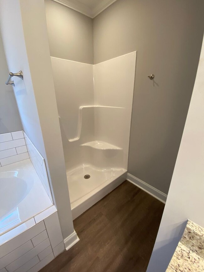 Building Photo - 140 Scarlet Wy