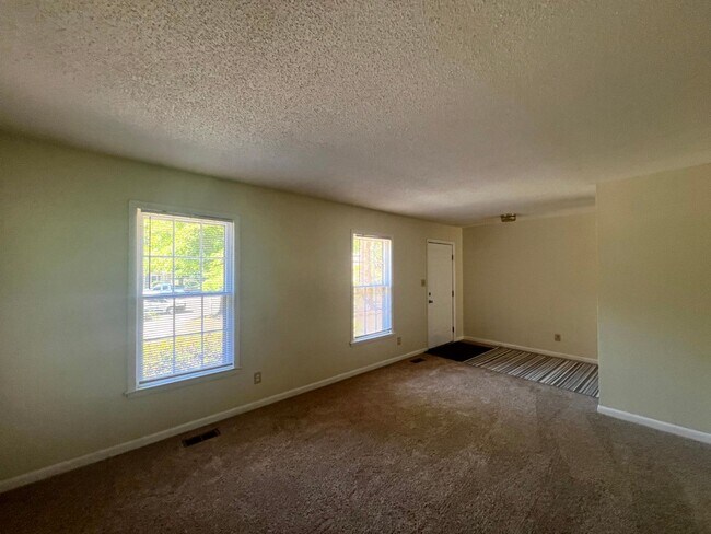 Building Photo - 710 Dude Ct