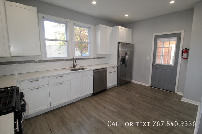 Building Photo - 421 Bridgeboro St