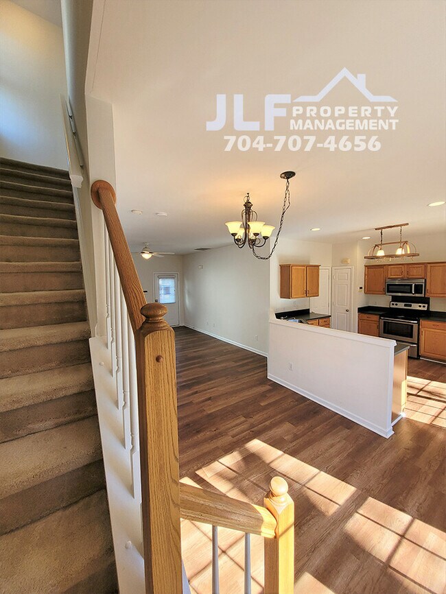 Building Photo - Great 3/2.5 Home in Sought After Charlotte...