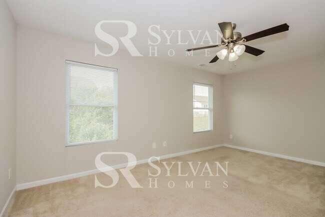 Building Photo - Prepare to fall in love with this 3 bedroo...