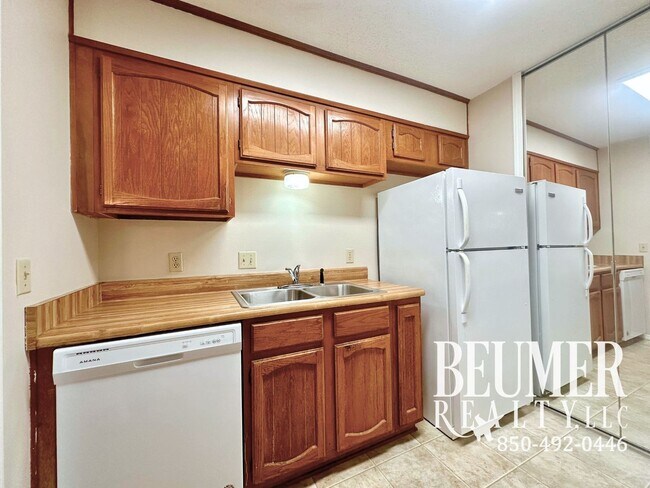 Building Photo - **$200 OFF FIRST MONTHS RENT**