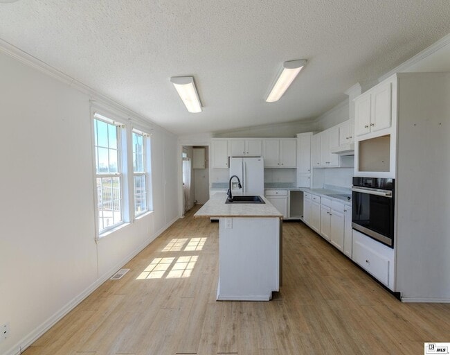 Building Photo - 205 Par Rd 2226