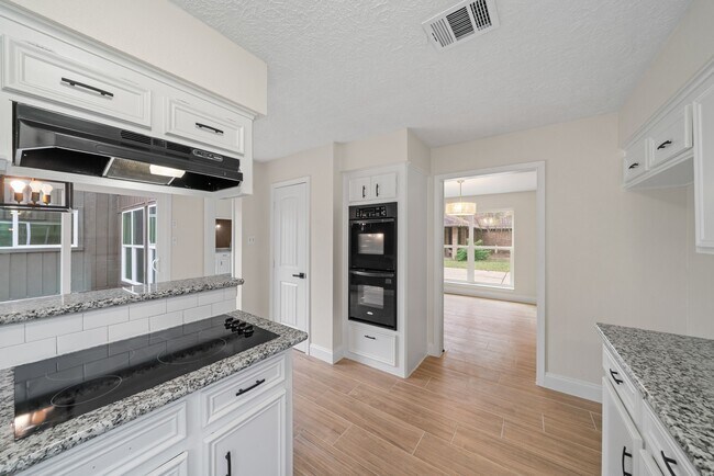 Building Photo - 15034 Rose Valley Dr