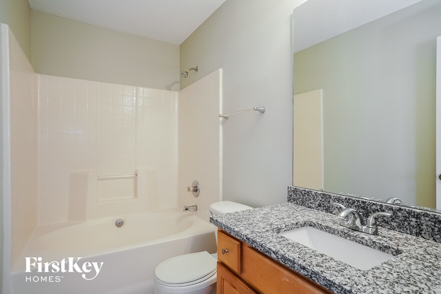 Building Photo - 6220 Saybrooke Dr