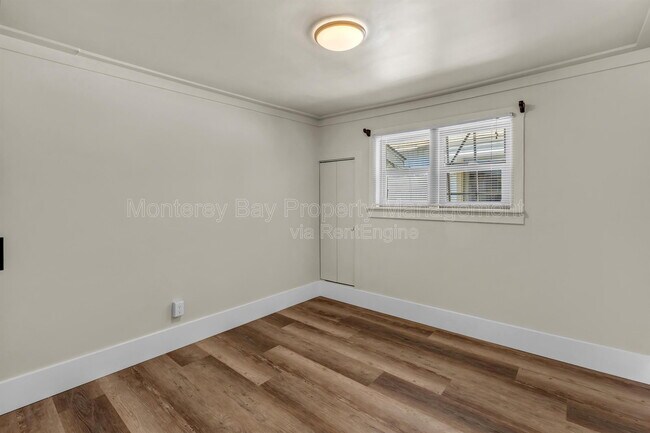 Building Photo - 227 18th St