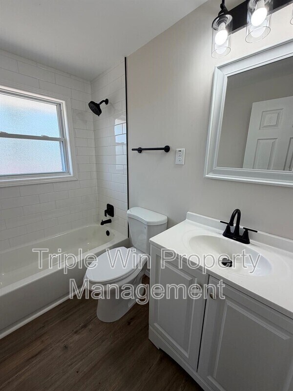 Building Photo - 404 Fee Fee Hills Dr