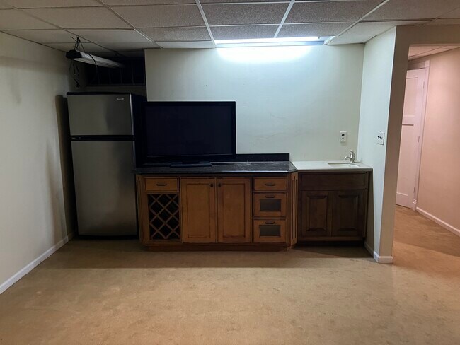 Building Photo - 15220 Marilyn Dr