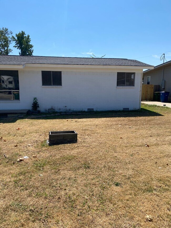 Building Photo - 406 Harper Ln