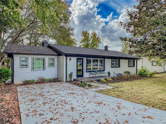 Building Photo - 710 Evelyn Dr