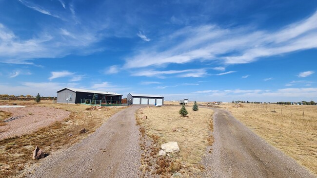 Building Photo - 3 Bedroom Ranch Home with 4 Car Garage