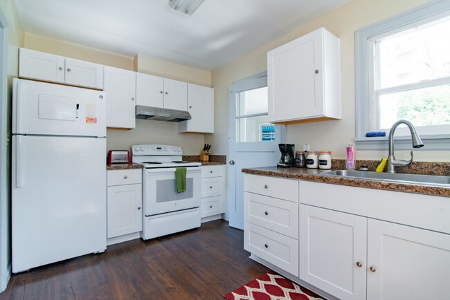 Building Photo - 461 W Marine Dr
