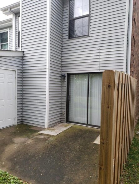 Building Photo - 445 Claircrest Dr