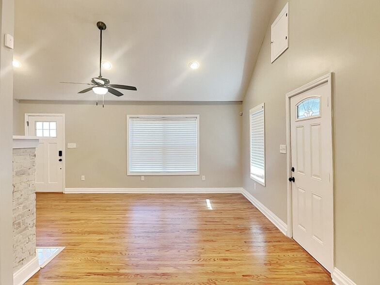 Building Photo - 1439 Westmont Rd SW