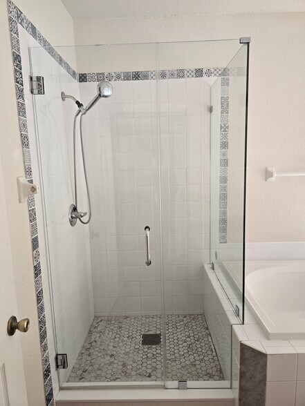 Building Photo - 16467 Enclave Village Dr