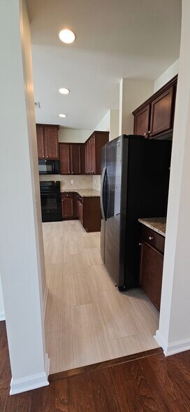 Building Photo - 401 Bear Tree Ct