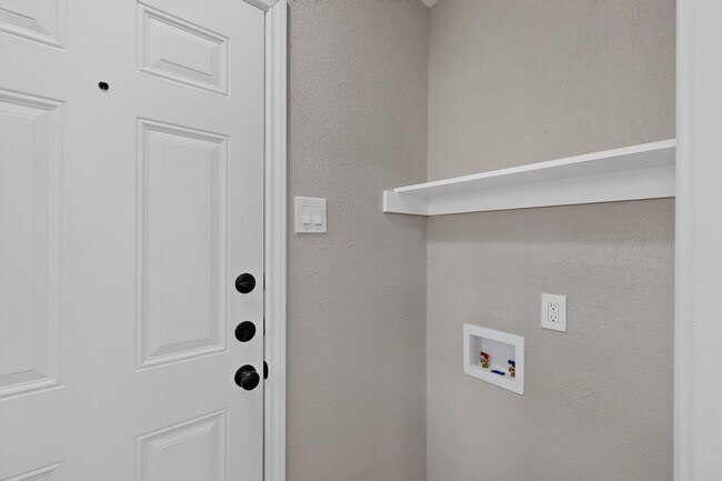 Building Photo - 620 W Stoneybrook Dr