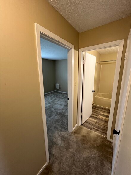 Building Photo - 2112 Melanie Ln
