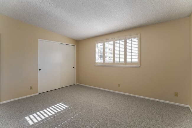 Building Photo - 10612 Rose Cir