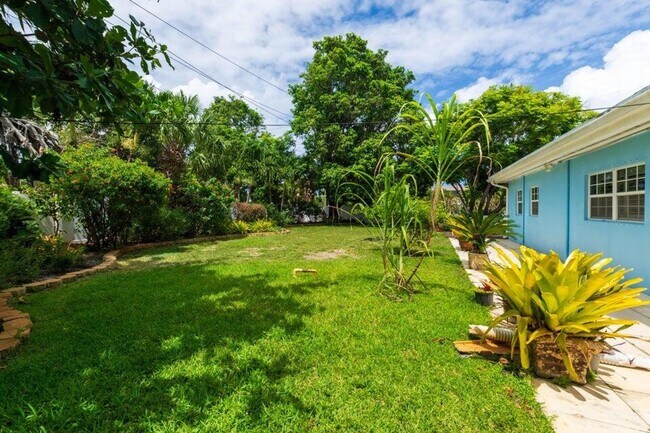 Building Photo - 145 SE 3rd Ave