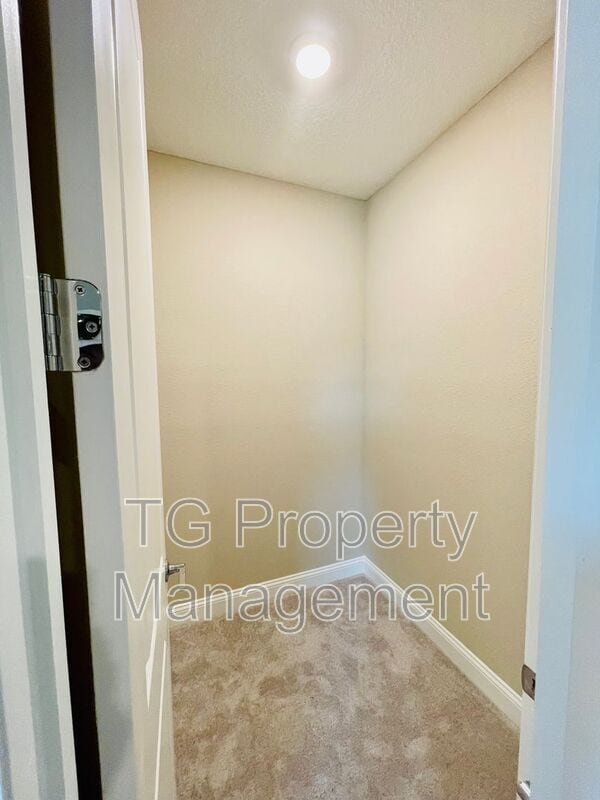 Building Photo - 122 Monthaven Dr