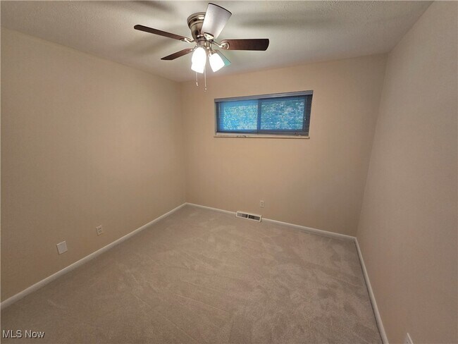 Building Photo - 5229 Evergreen Dr