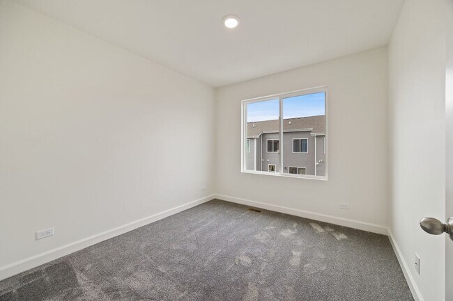 Building Photo - 2463 Bella Dr