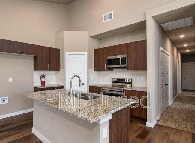 Building Photo - 649 Harvest Moon Dr