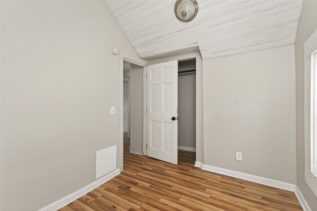 Building Photo - 127 Conkey Ave