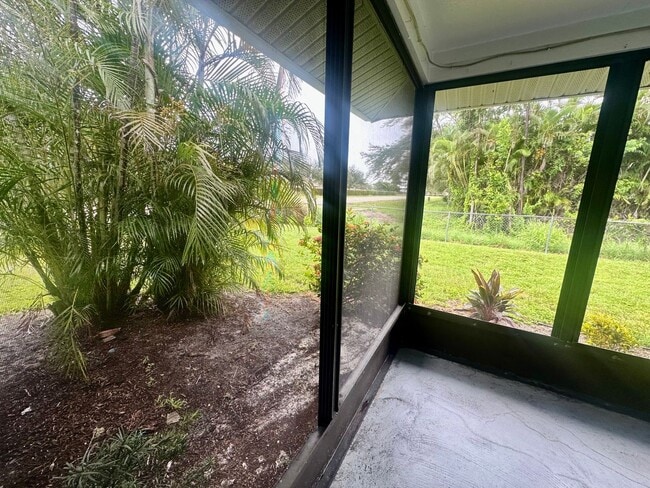 Building Photo - 3 Bedroom/ 2 Bath Fenced in Home for rent ...