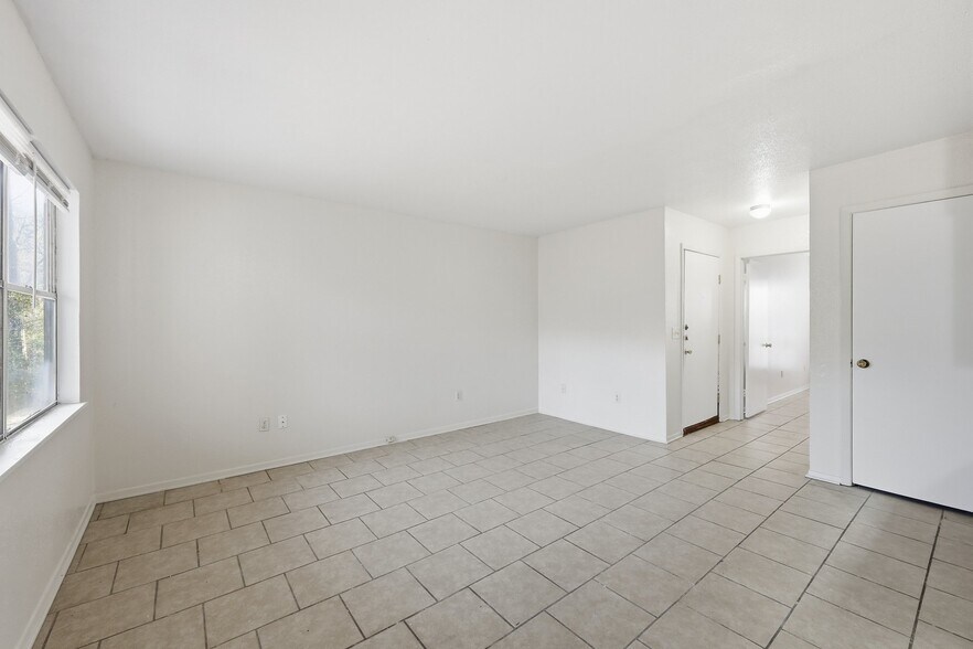 Building Photo - 801 W Gibson St