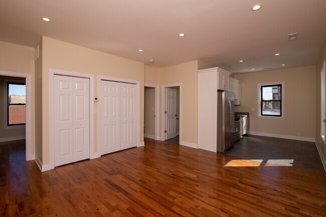 Building Photo - 4001 W Armitage Ave