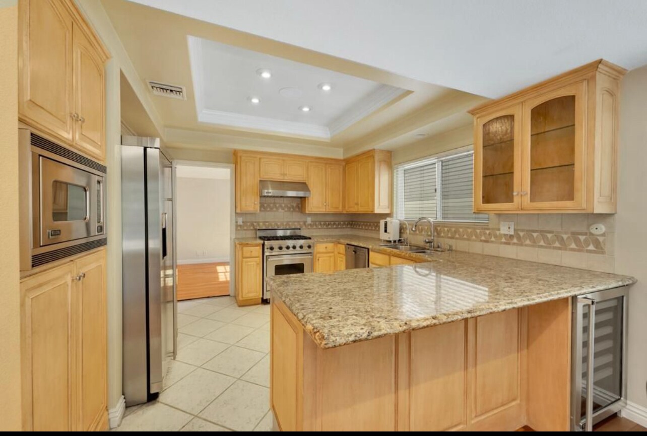 Building Photo - 16255 Dickens St