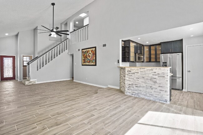 Building Photo - 14032 Tierra Vergel Dr