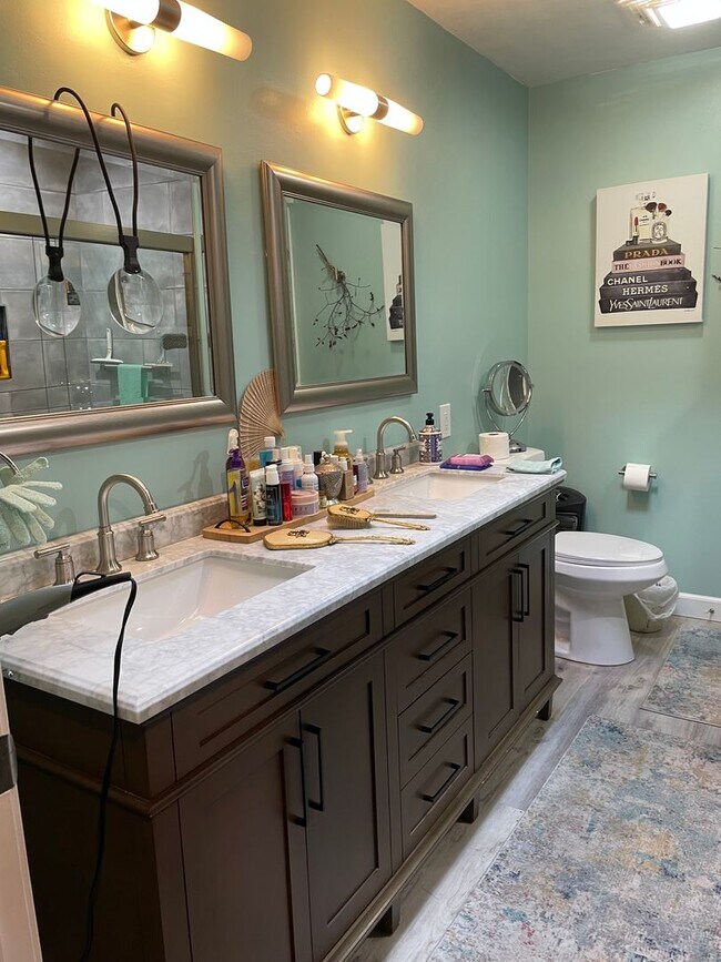 Building Photo - Shelby Twp Custom Ranch- 3 Bedrooms, 2 Bat...