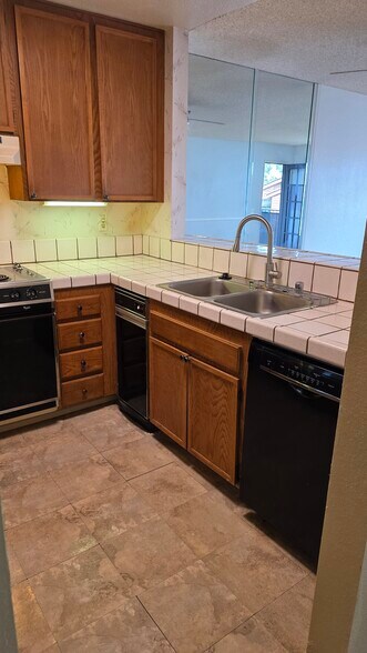 Building Photo - 5990 Dandridge Ln