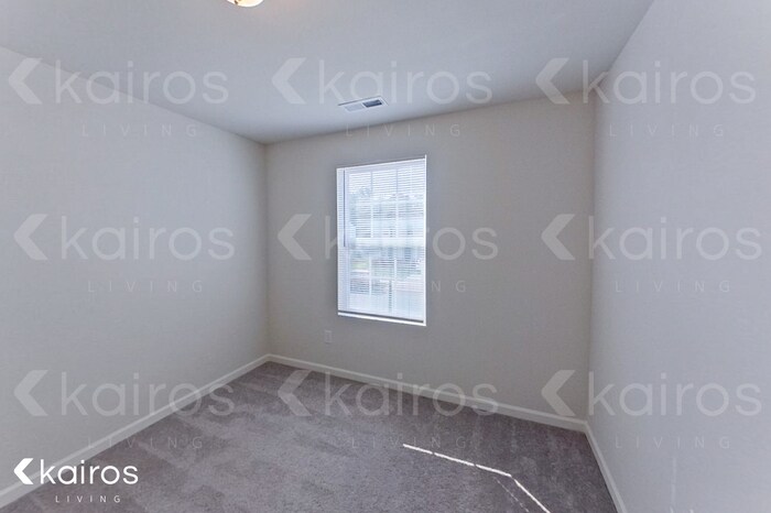 Building Photo - 204 Glenoaks Dr