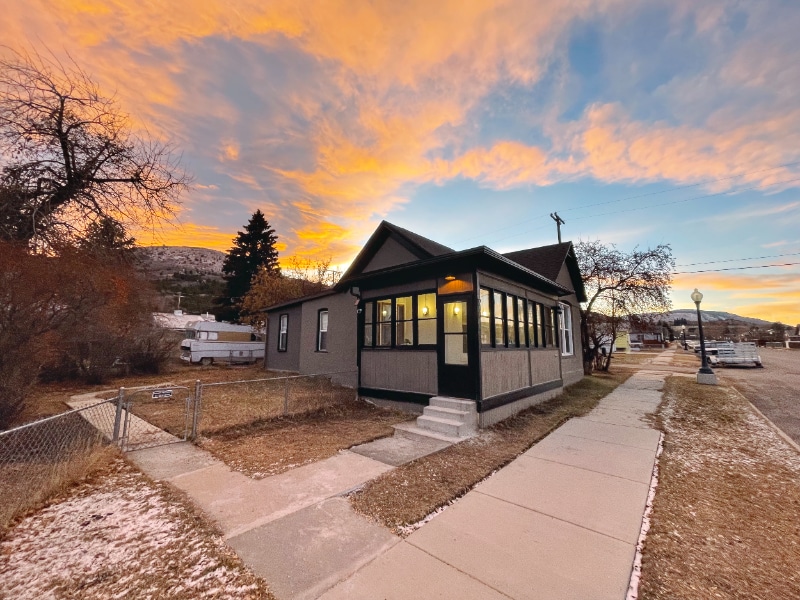 Building Photo - 711 W 5th St