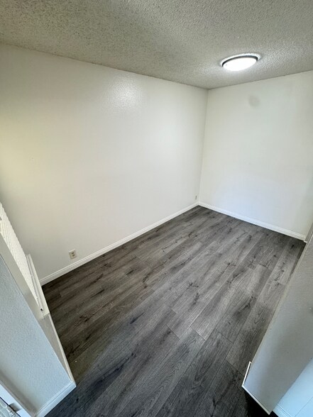 Building Photo - 1133 E Alosta Ave