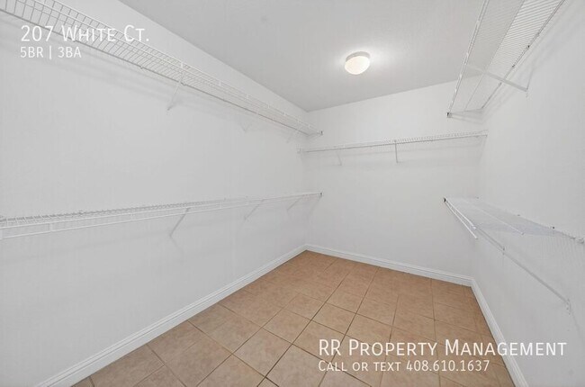 Building Photo - 207 White Ct