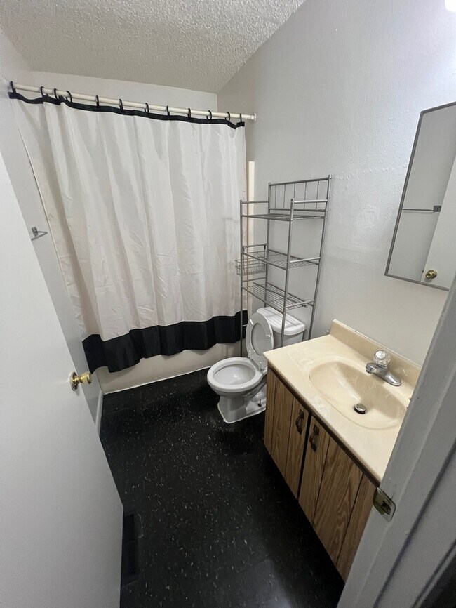 Building Photo - 2512 Elmwood Pkwy