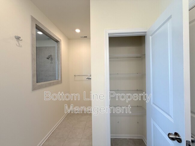 Building Photo - 14929 Baldridge Dr