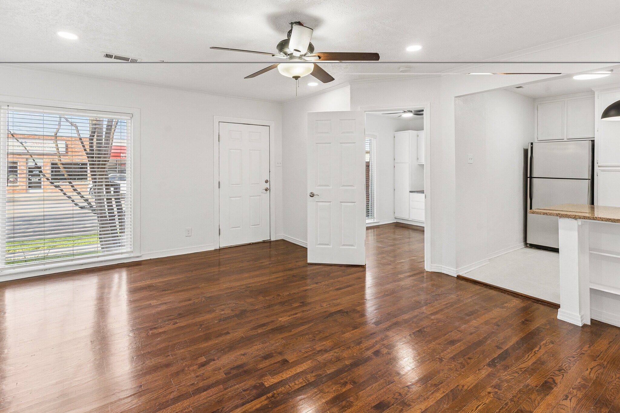 Building Photo - 6950 Hillcrest Ave