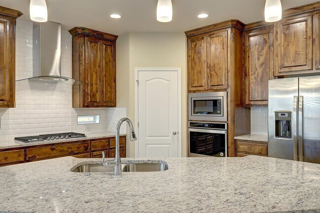 Building Photo - 2202 Crystal Bay Dr.