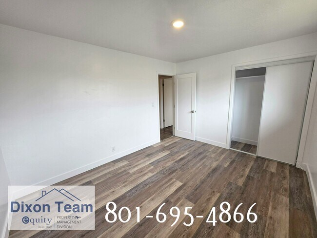 Building Photo - 2327 Chateau Dr