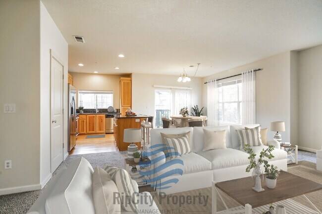 Building Photo - 1090 SW 170th Ave